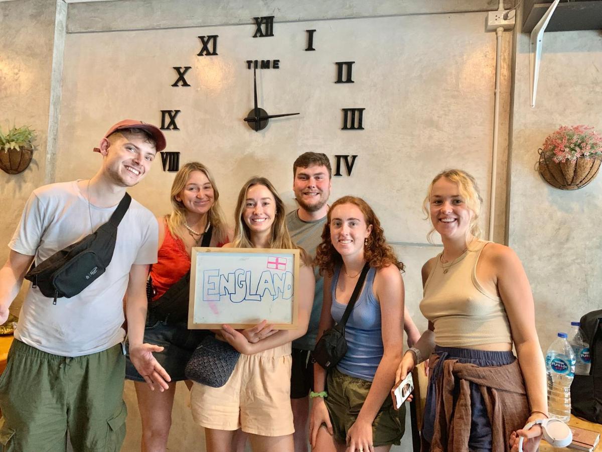 Doze Hostel Чиангмай Екстериор снимка