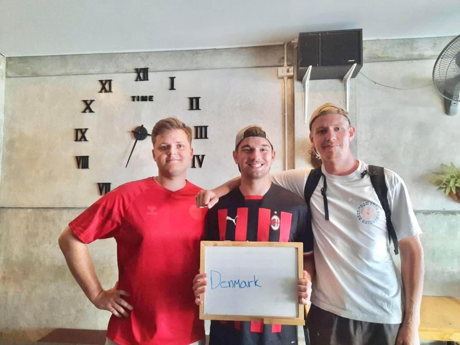 Doze Hostel Чиангмай Екстериор снимка