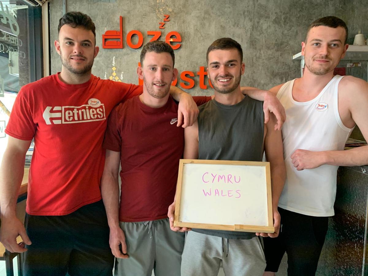 Doze Hostel Чиангмай Екстериор снимка